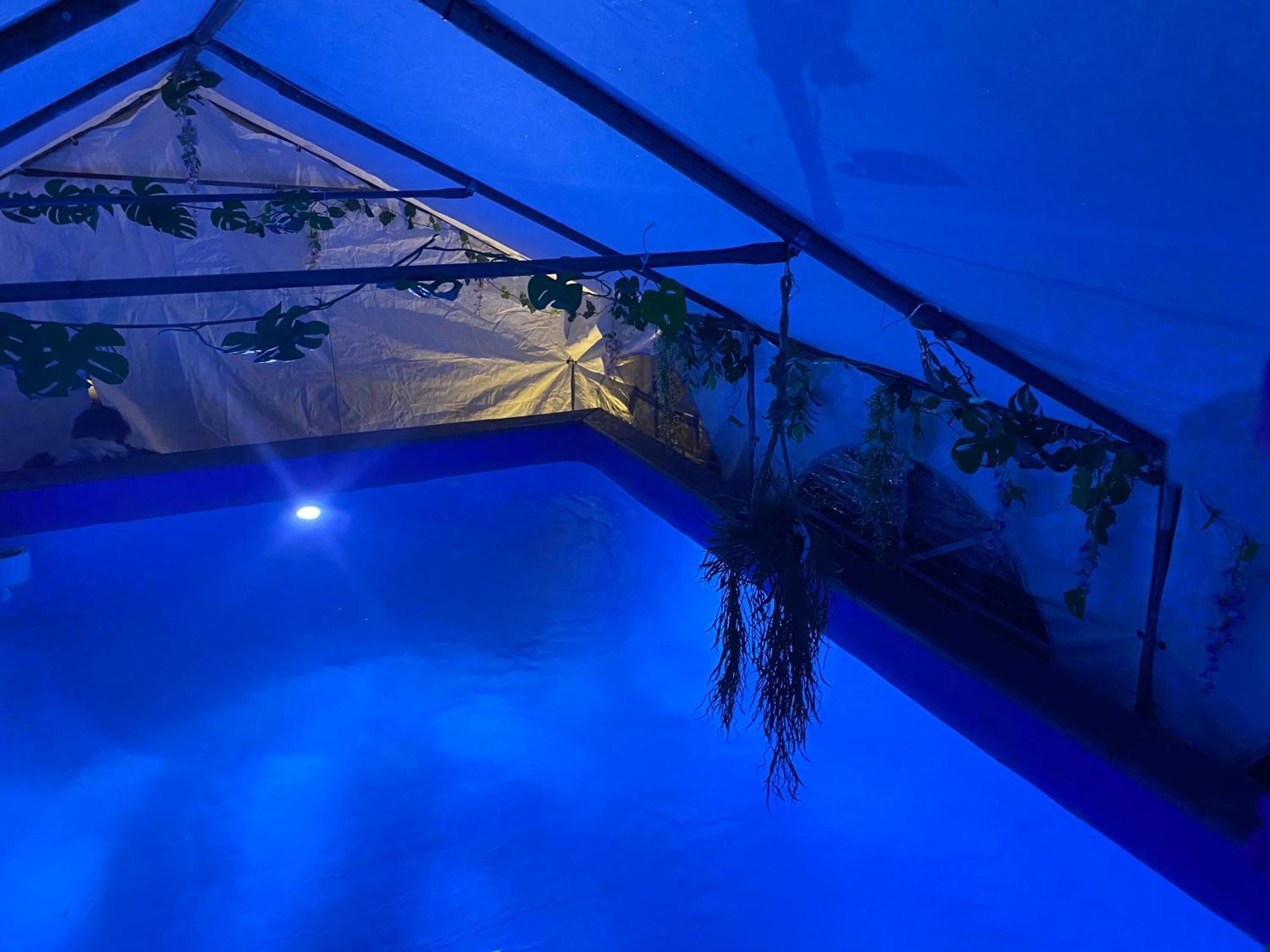 Mini Love Island Style Guest House Includes Personal Hot 24 Hour Swimming Pool, Outdoor Bathtub, Heated Dining Dome And Fire Pit, All This Is Secretly Located In The Busy Suburbs Of Nottingham Dış mekan fotoğraf