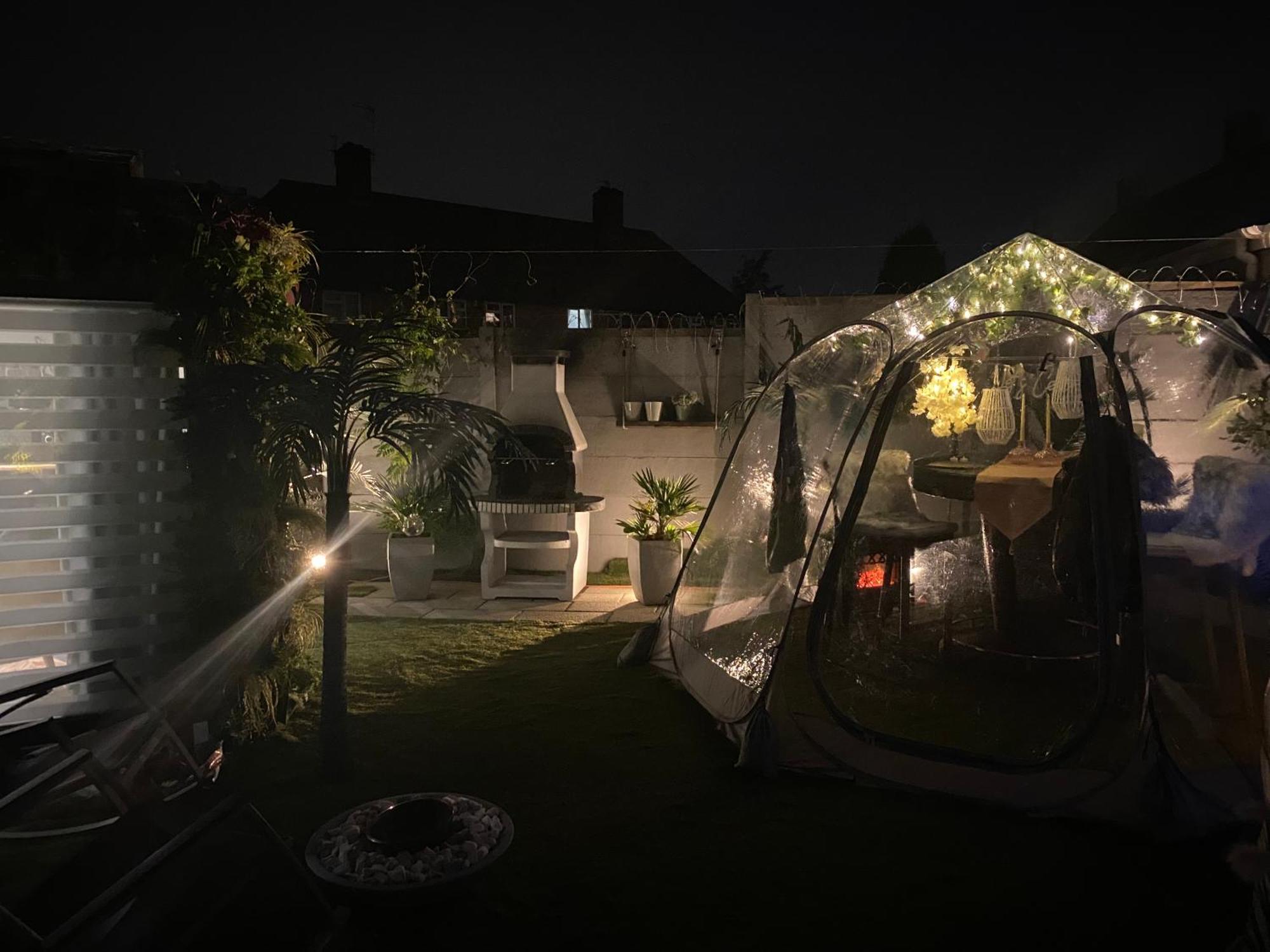 Mini Love Island Style Guest House Includes Personal Hot 24 Hour Swimming Pool, Outdoor Bathtub, Heated Dining Dome And Fire Pit, All This Is Secretly Located In The Busy Suburbs Of Nottingham Dış mekan fotoğraf