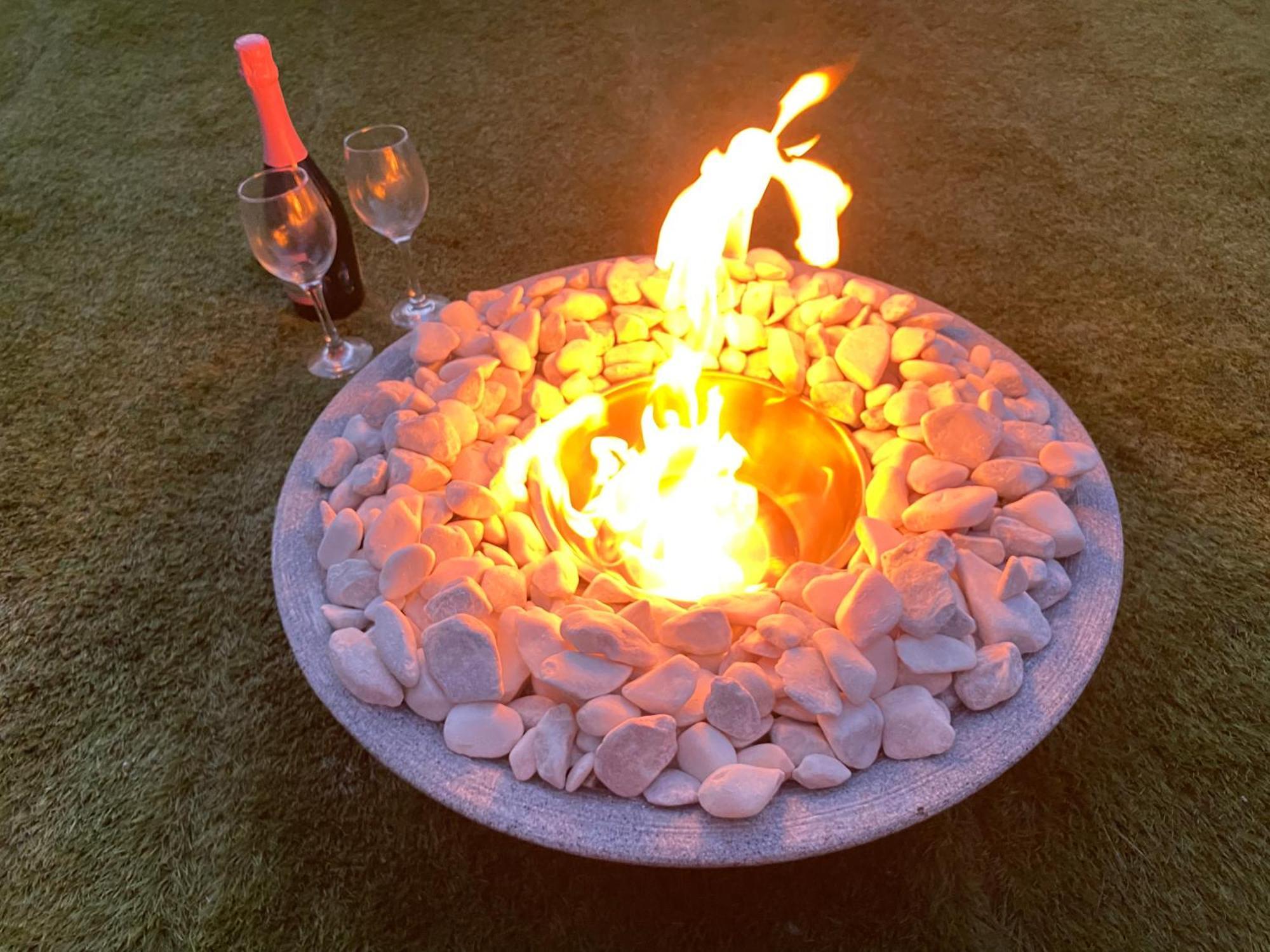 Mini Love Island Style Guest House Includes Personal Hot 24 Hour Swimming Pool, Outdoor Bathtub, Heated Dining Dome And Fire Pit, All This Is Secretly Located In The Busy Suburbs Of Nottingham Dış mekan fotoğraf
