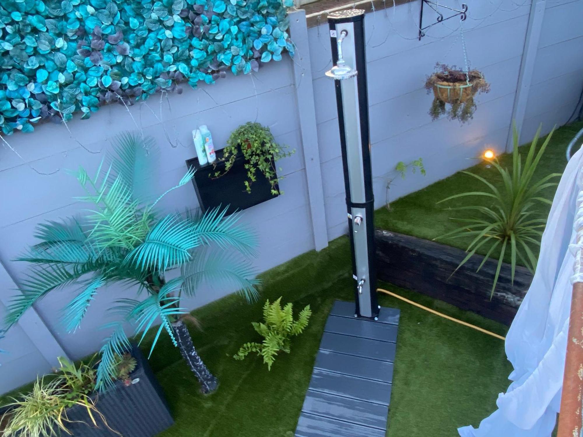 Mini Love Island Style Guest House Includes Personal Hot 24 Hour Swimming Pool, Outdoor Bathtub, Heated Dining Dome And Fire Pit, All This Is Secretly Located In The Busy Suburbs Of Nottingham Dış mekan fotoğraf